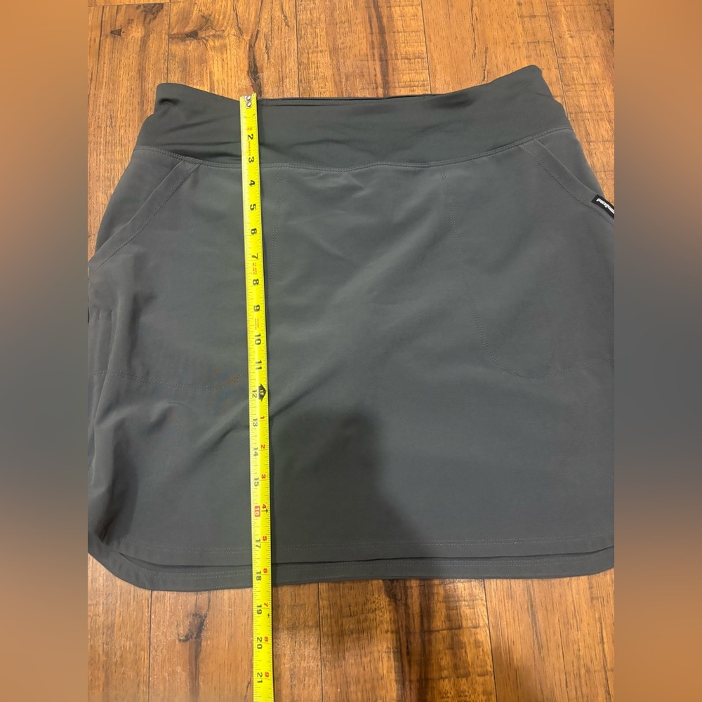 Patagonia Tech Skort in Gray Women’s Medium Hiking Outdoor Gorpcore Performance - Picture 11 of 13